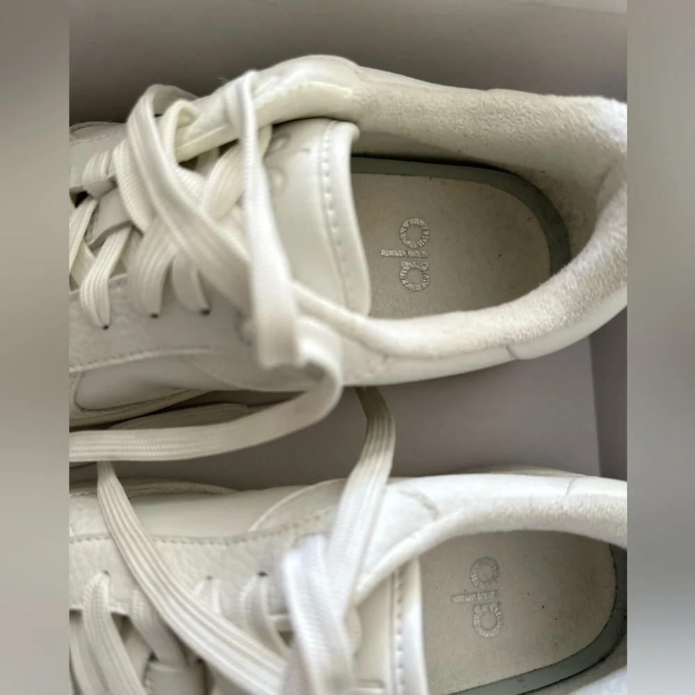 Alo Yoga Recover white gum sneakers